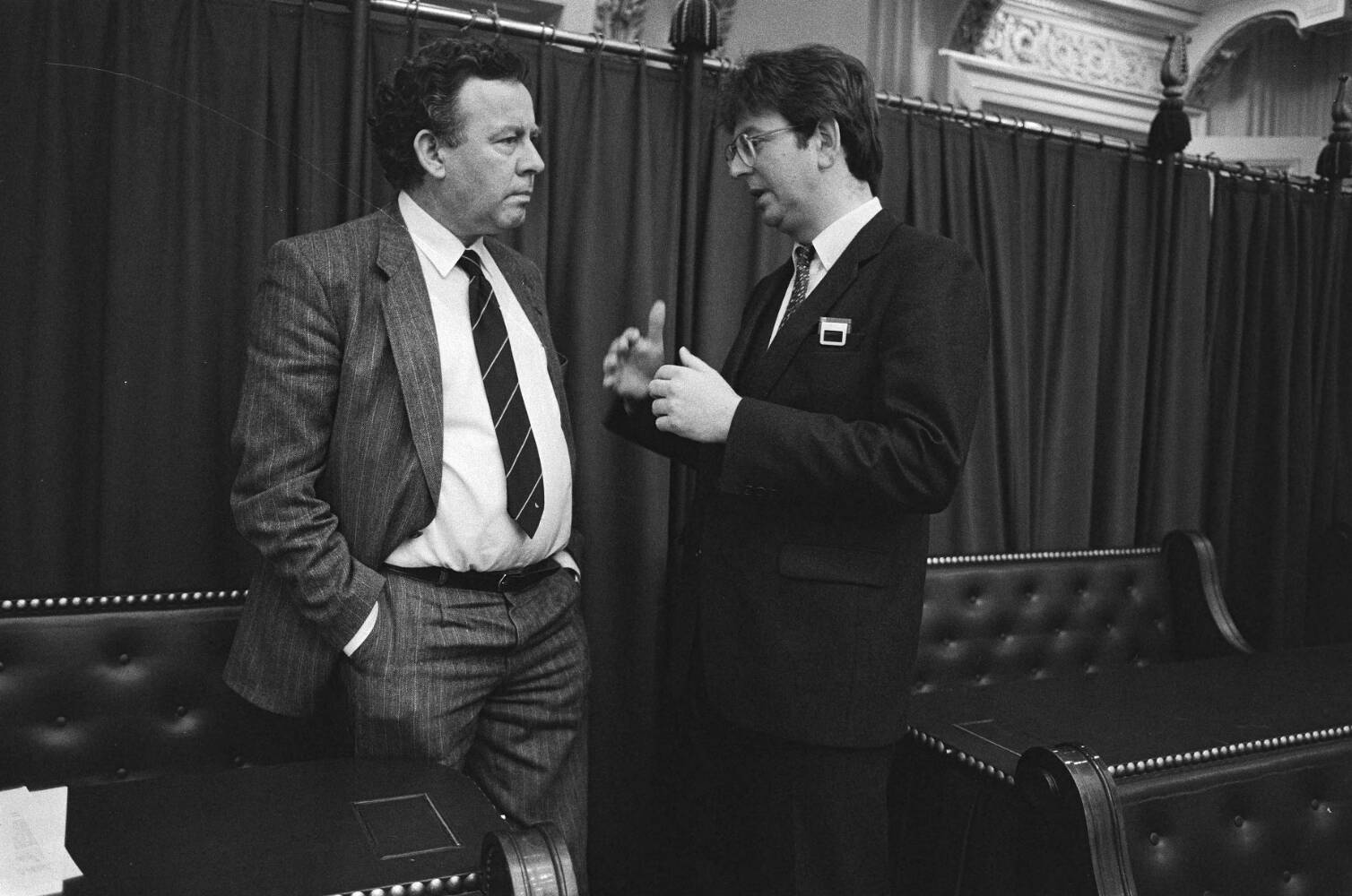 Lansink (CDA) (l.) and Wallage (PvdA) (r.) in conversation